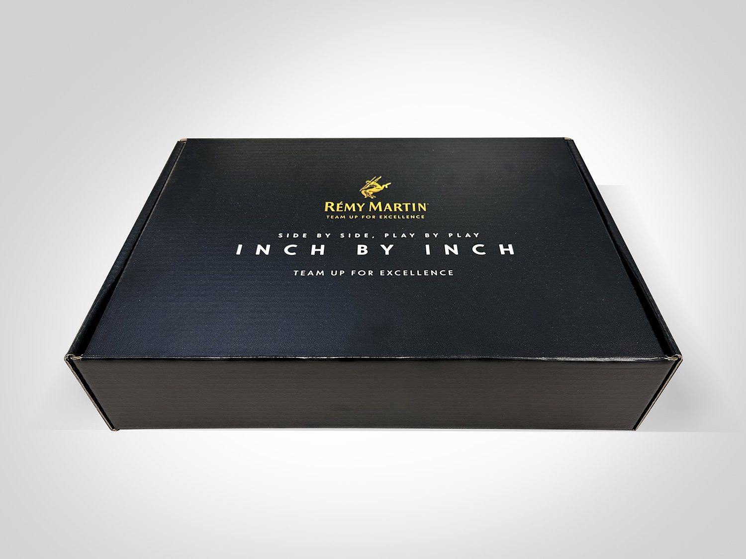 Rémy Martin black mailer box with gold lid print by VSL Packaging